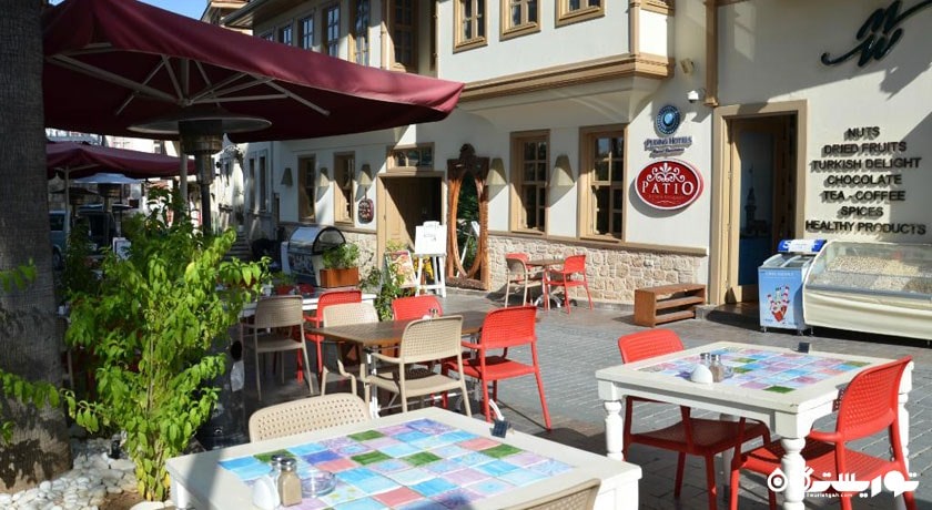 نمایی از رستوران روباز و هتل